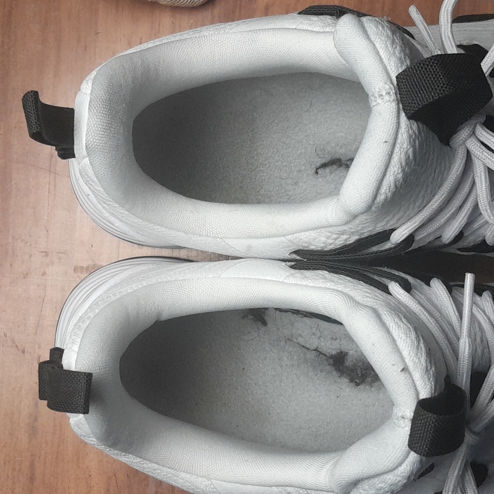 Men's Jordan White and Black Low-Top Athletic Sneakers - Picture 11 of 12